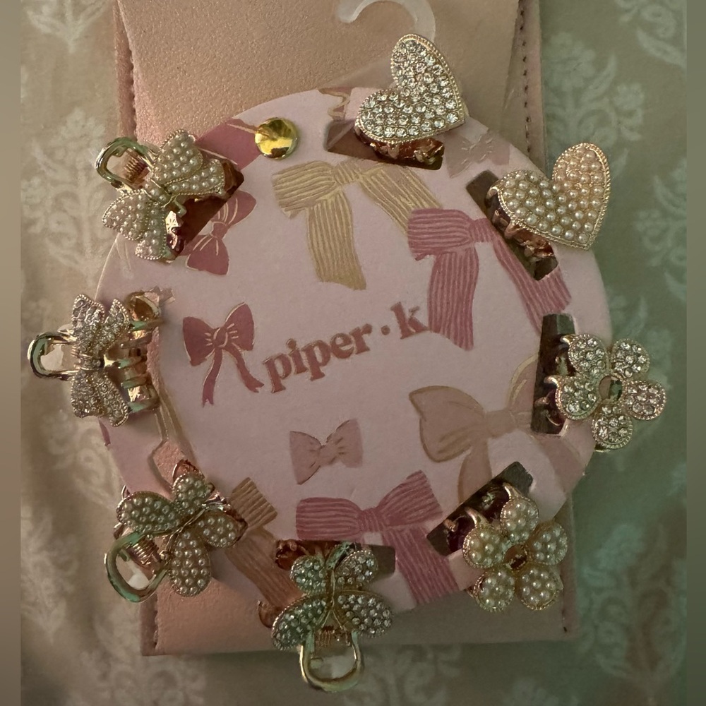 Hair mini clips with various shapes with sorkle, diamonds & pearls. Gold.